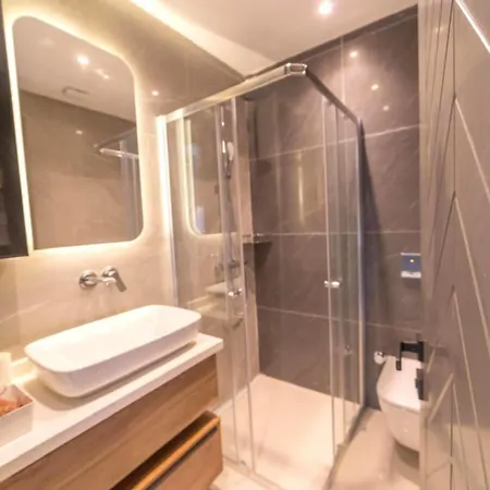 Elegant 1-br With Pool Access Near G-1 38 Apartment Ayvalik