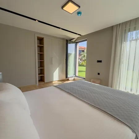 Διαμέρισμα Elegant 1-br With Pool Access Near G-1 38
